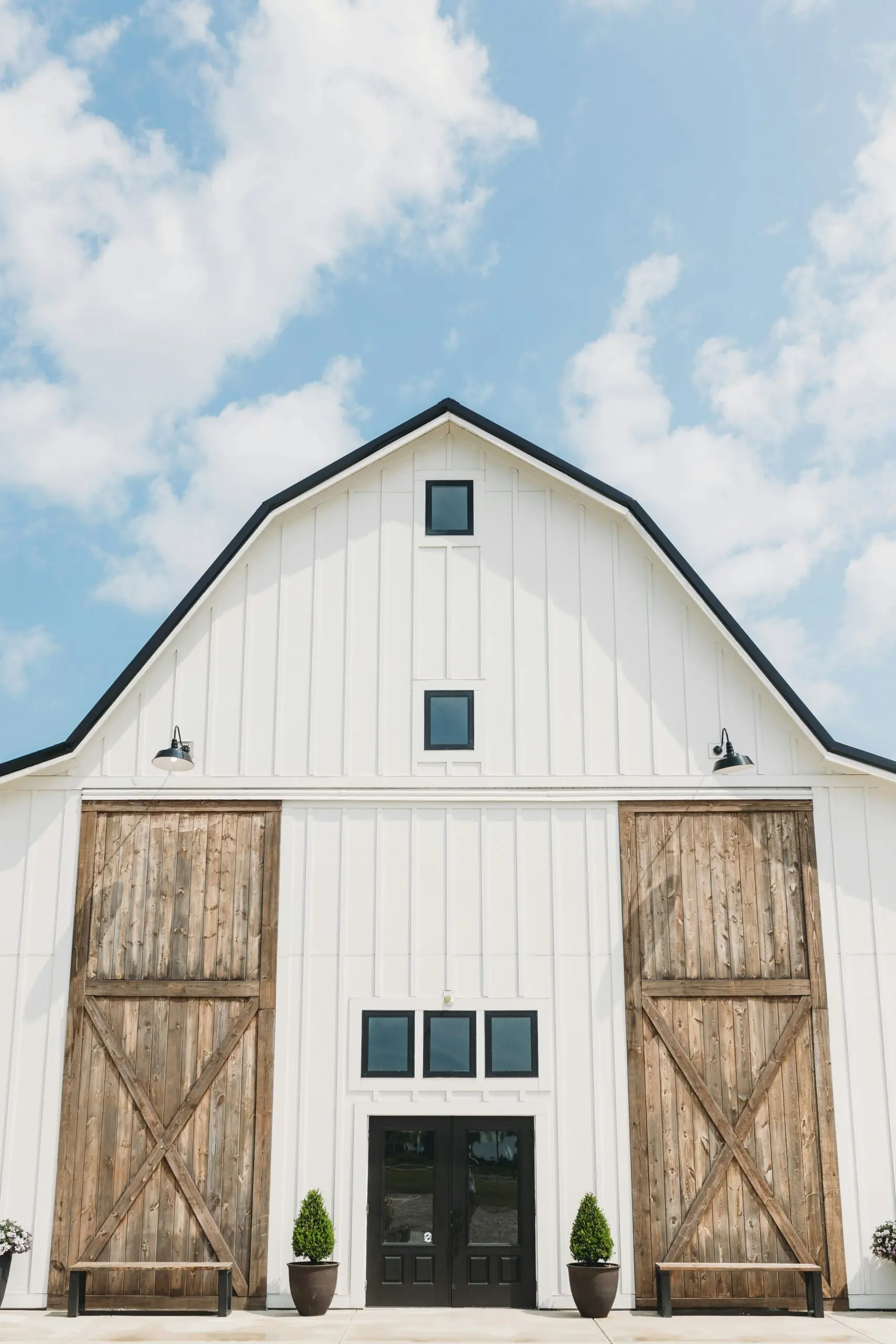 Beautiful barn wedding styling with Pebble Photo Booths