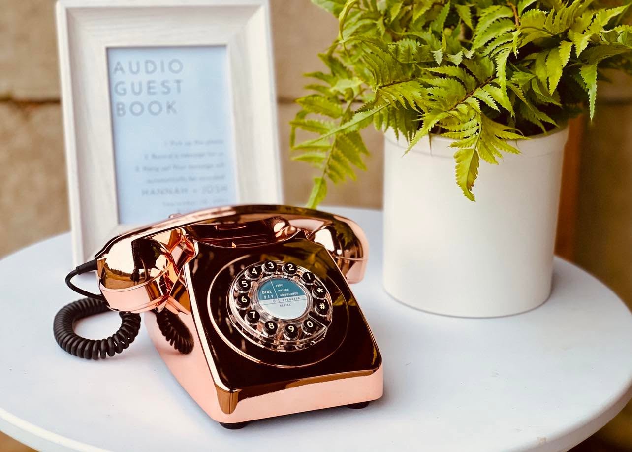 Free audio guest book rental telephone for a wedding from Pebble Photo Booths