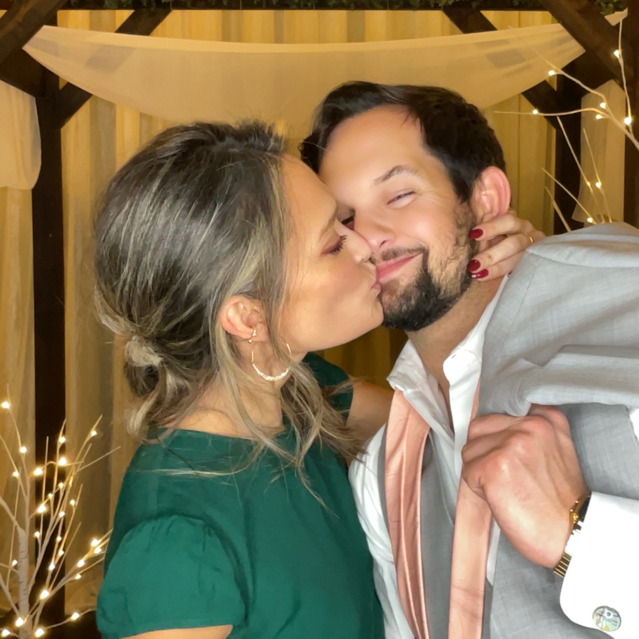 Wedding couple kissing in the photo booth at Historic 1625 Tacoma Place